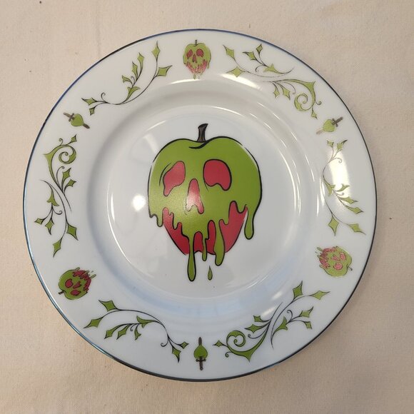 Disney Villains Poison Apple Pearlescent Trimmed Salad Plates - Set of 2 - NEW - Picture 3 of 4